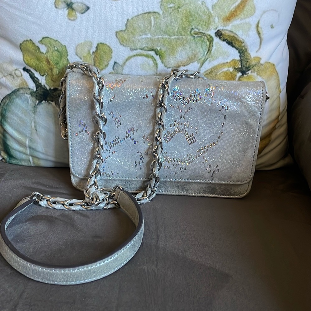 EUC silver chain crossbody / shoulder bag